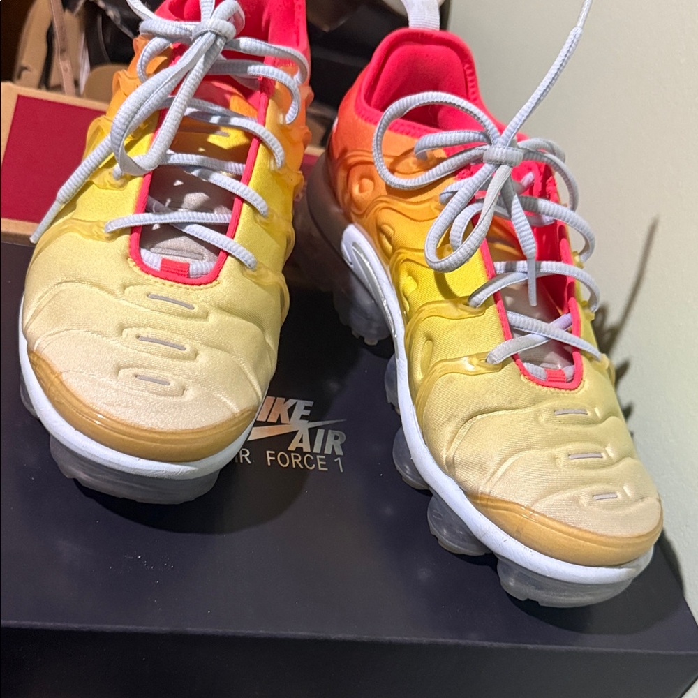 Nike vapor max Sneakers - Yellow and Red
